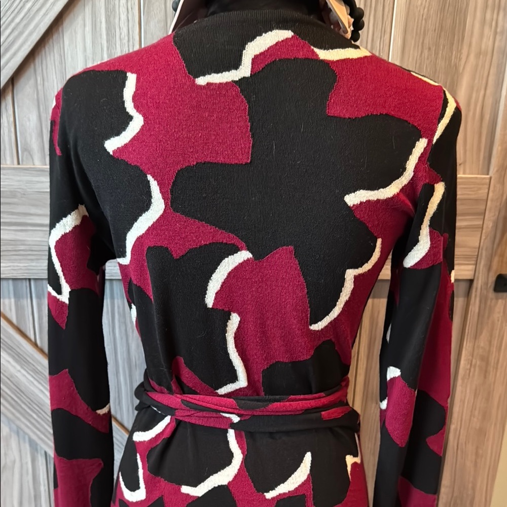 DVF Burgundy and Black Long Sleeve Wrap Dress V-Neck size S/XS EUC - Picture 5 of 12